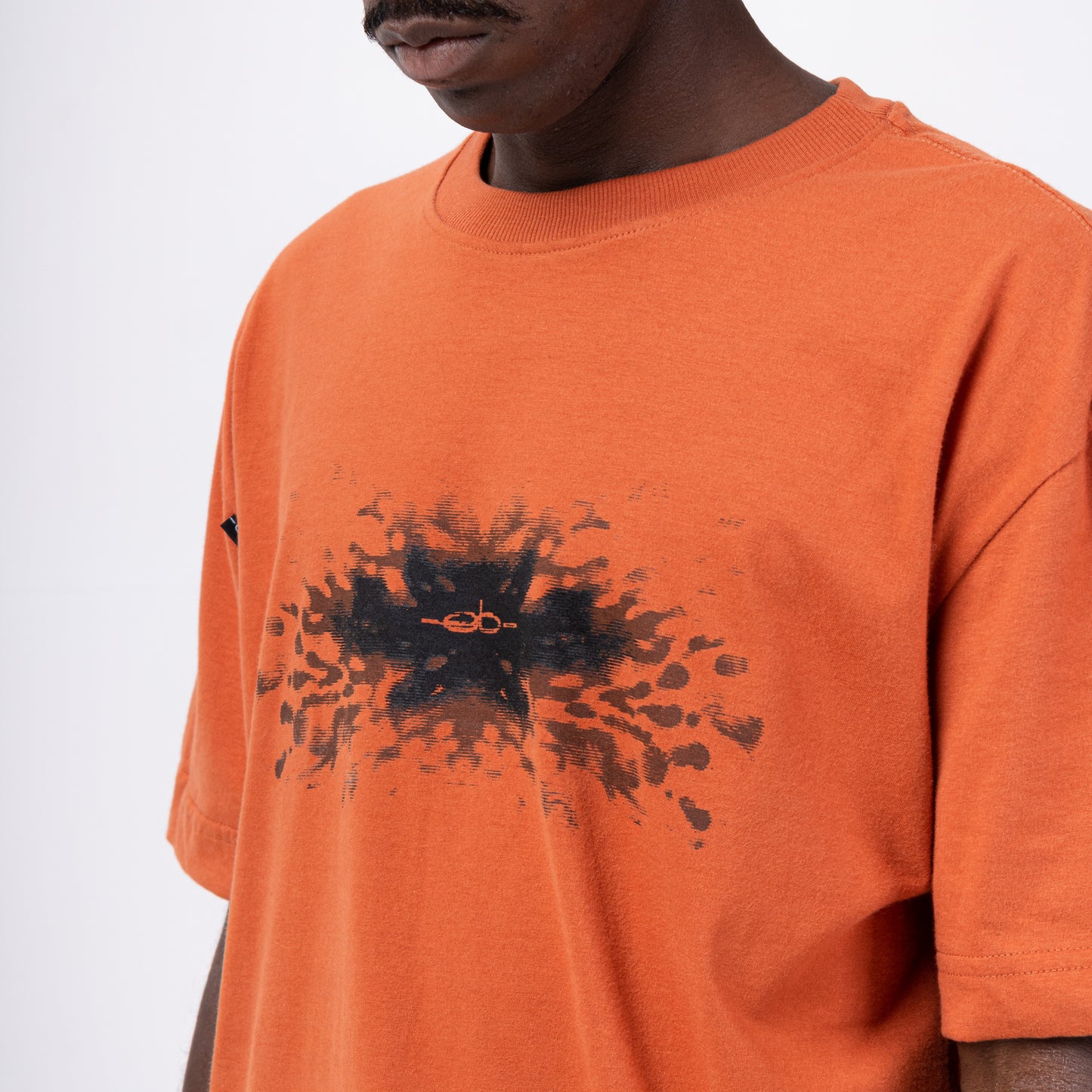 CAMISETA REGULAR “PULSE”