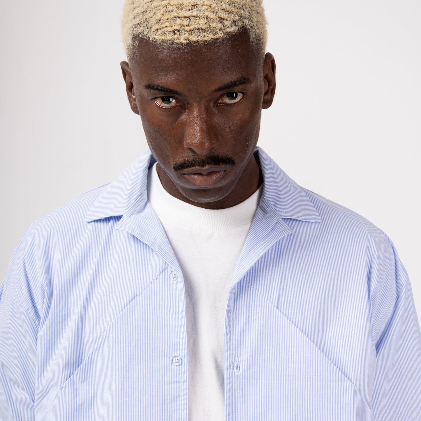 CAMISETA BOX BOTÃO “FOLD”