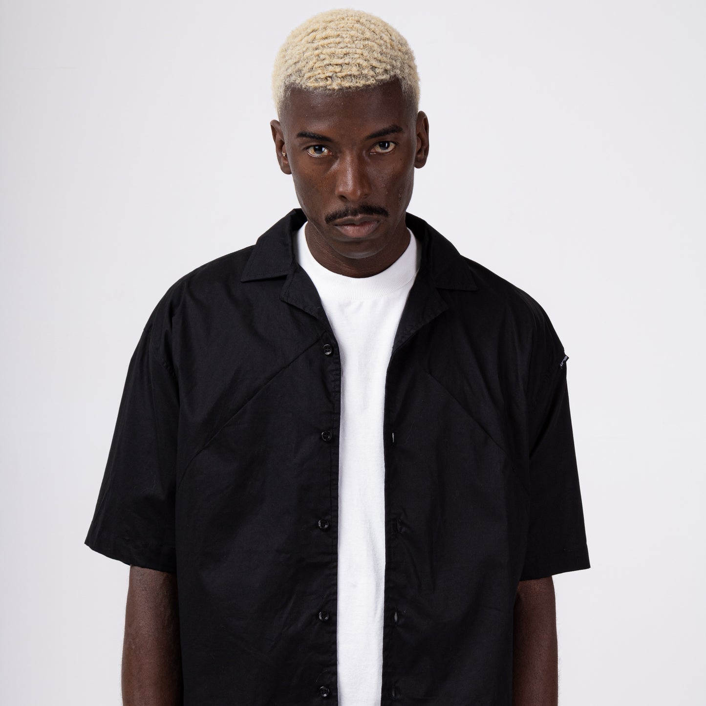 CAMISETA BOX BOTÃO “FOLD”