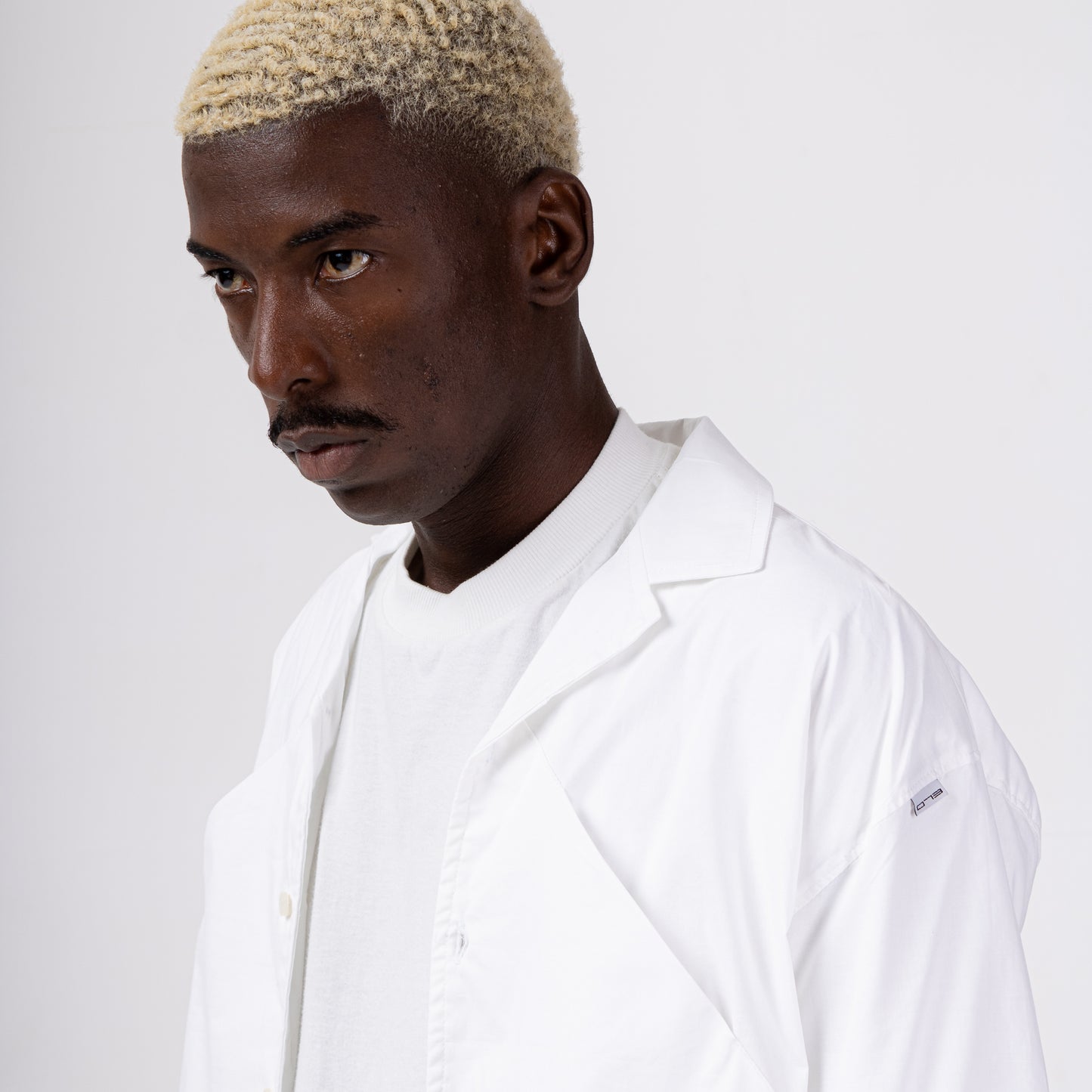 CAMISETA BOX BOTÃO “FOLD”