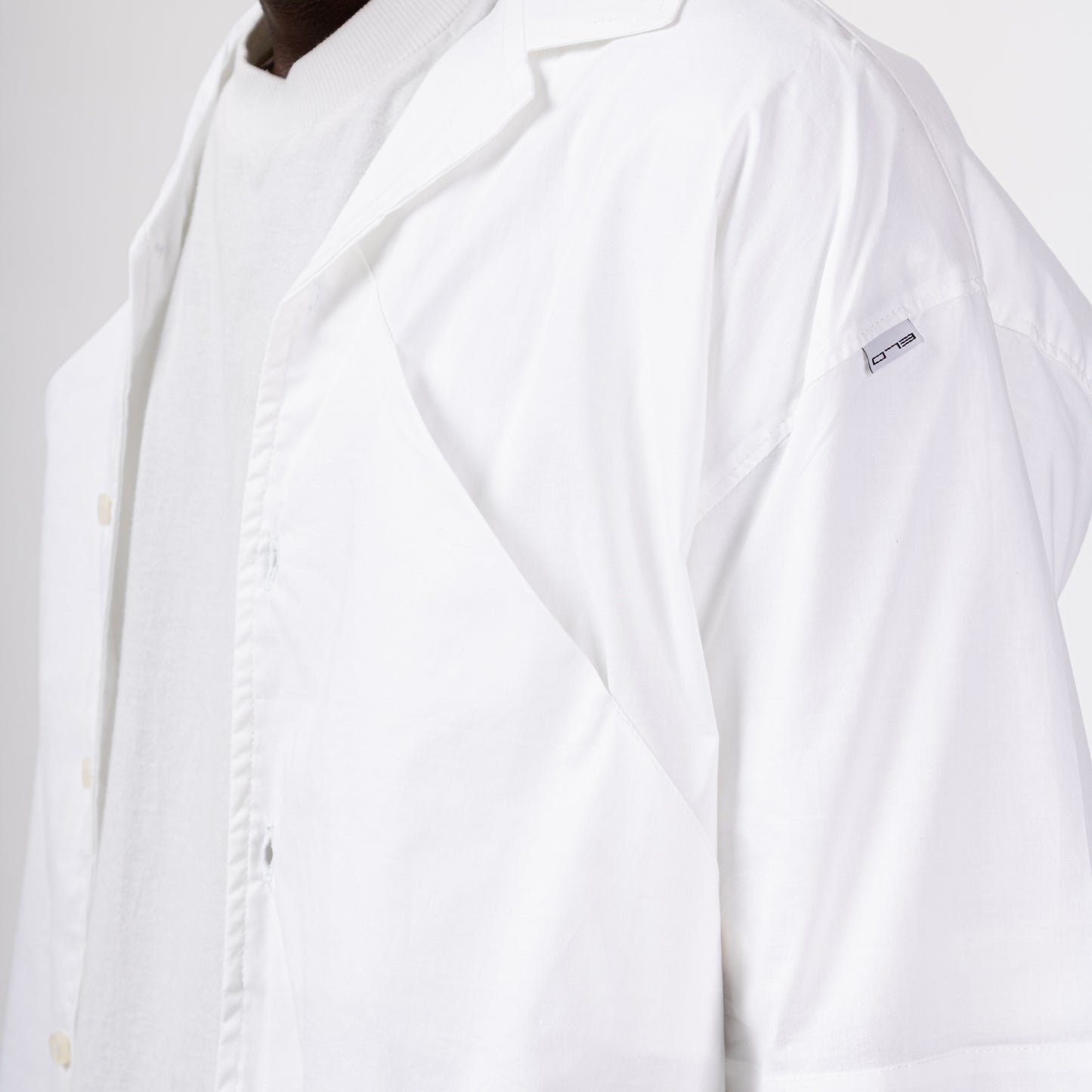 CAMISETA BOX BOTÃO “FOLD”