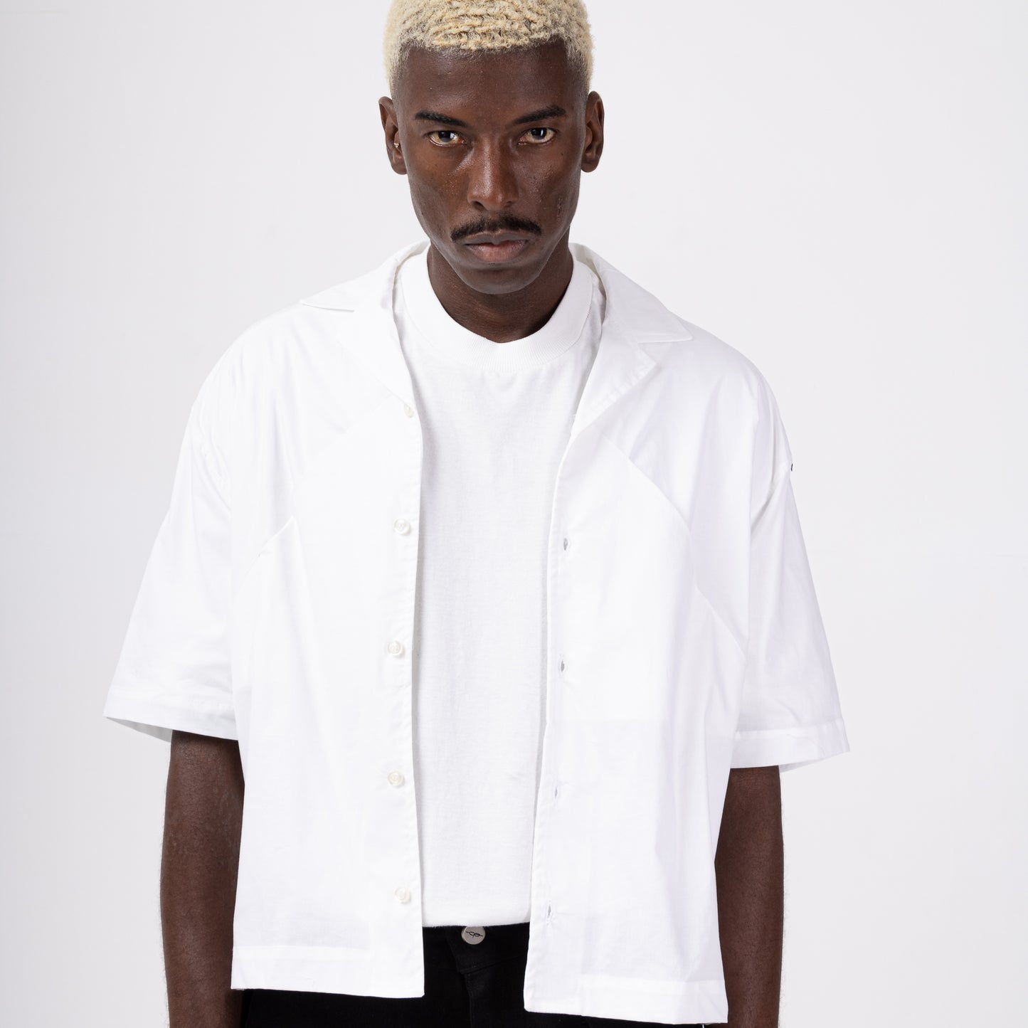 CAMISETA BOX  BOTÃO “FOLD”